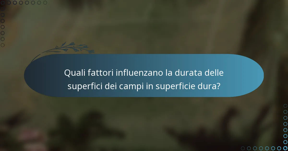 Quali fattori influenzano la durata delle superfici dei campi in superficie dura?